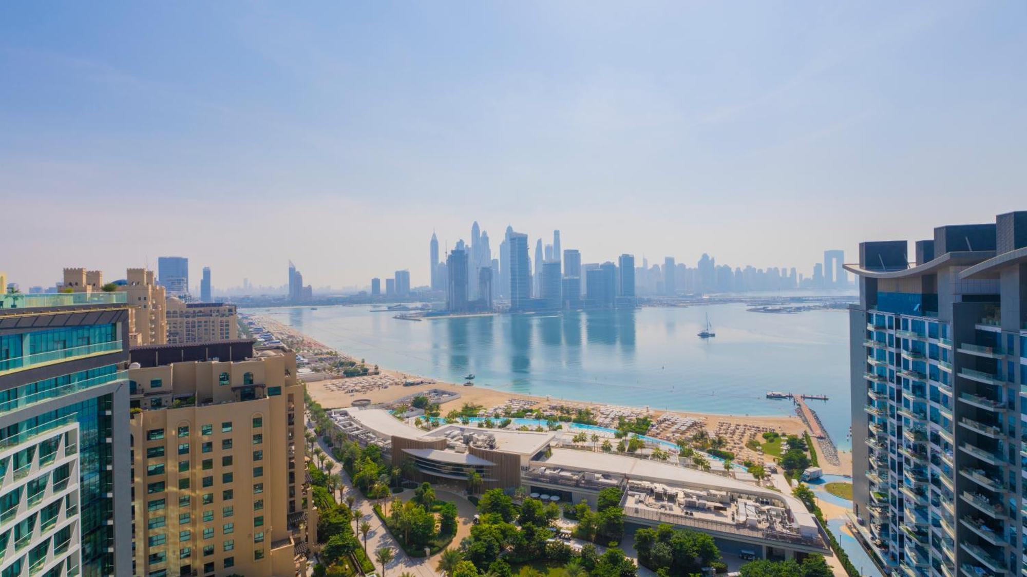 Apartment With Pool And Private Access On Palm Jumeirah *
